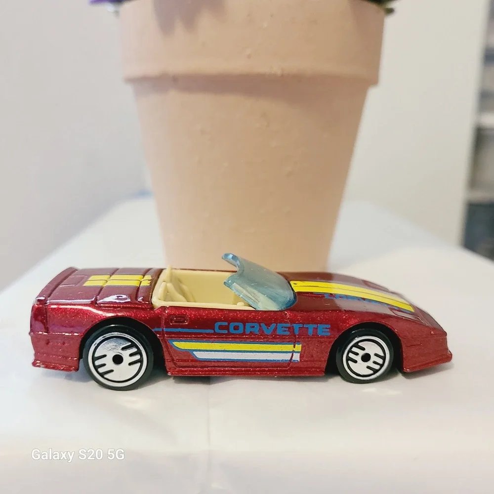 Hot‎ Wheels 1988 Custom Corvette Burgundy Convertible Diecast Toy Car